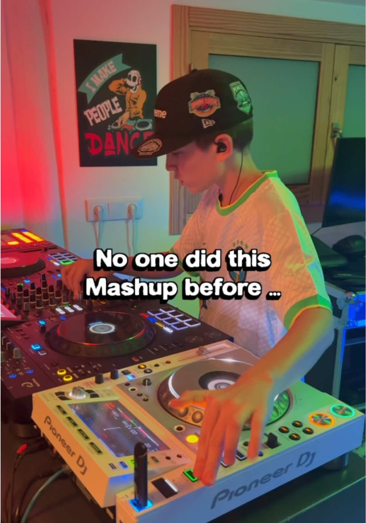 Crazy mashups = my creative playground 🎧💥 Trying wild ideas until one hits.  You feel this one? Mashup after mashup, I’m shaping my sound. Not easy — but I’m here for it. Comment if you feel the vision. #electronicmusic #dj #ibiza #festivalseason #clubdj #djlife #techhouse 