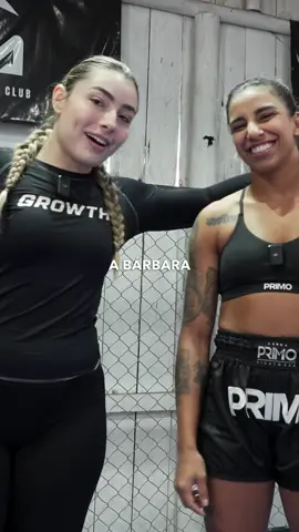 Fui desafiada no clinch pela Bárbara, será que me saí bem? 🔥 Obrigada pelos ensinamentos @barbaraaguiar_phuketfightclub 🫶 Vem assistir o vídeo completo no canal