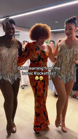 Line kicking with THE ROCKETTES!! 😭😍 #rockettes #nyclife 
