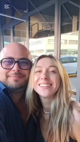 4 tentativi per un selfie ma alla fine c'è l'abbiamo fatta...  vi presento Natalia #news #opportunità #libertà #festa #foto 