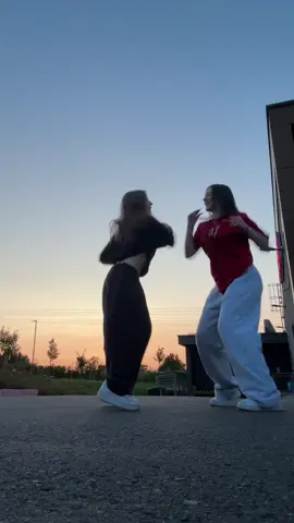 aaand again this dc with @evelyn✨ || #tiktokviral #tiktokinternational #foruyou #zyxbca #tiktoker #fypシ゚ #foryoupagе #dancer 