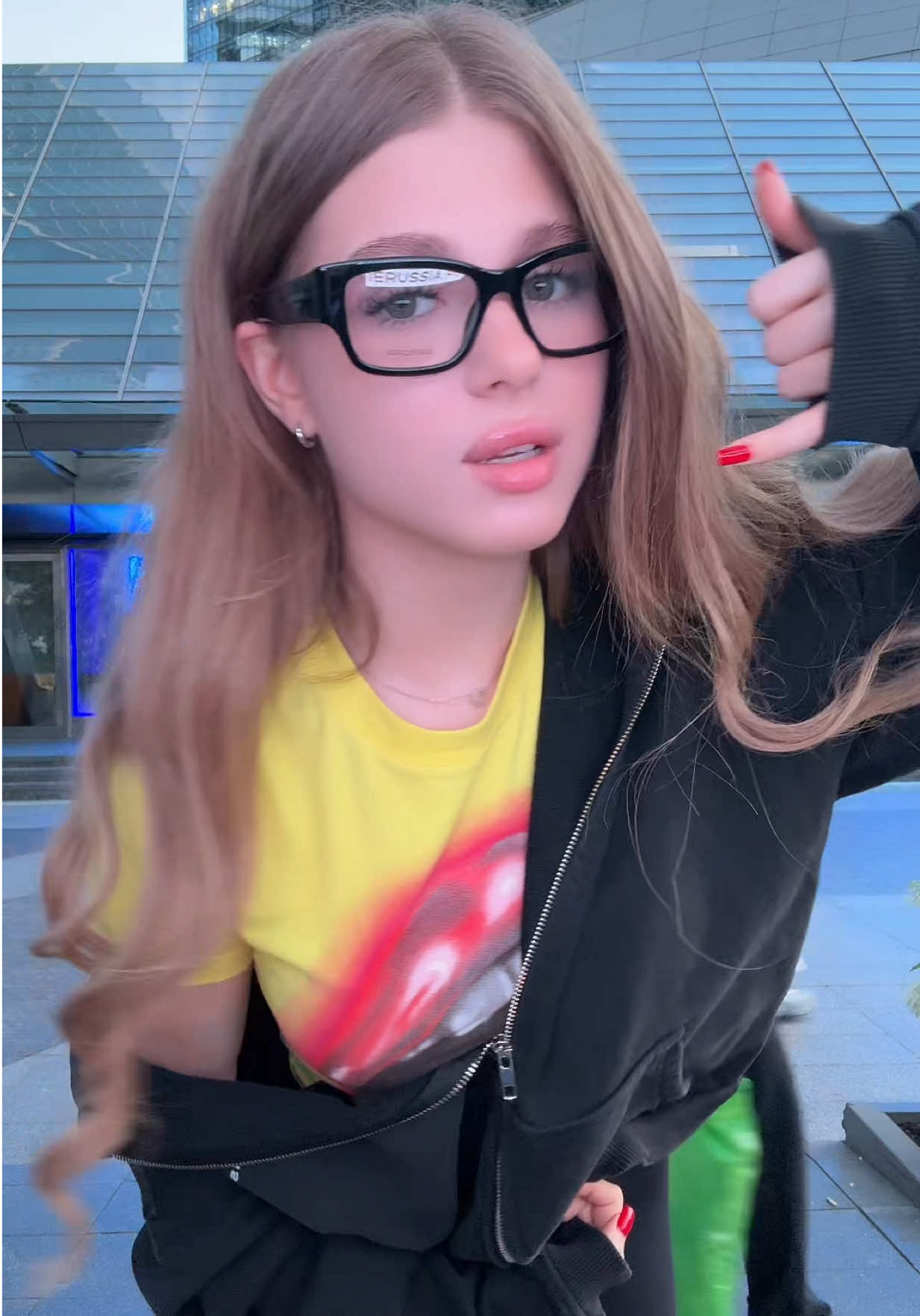 у давида сегодня трек выходит,поддержите 👻