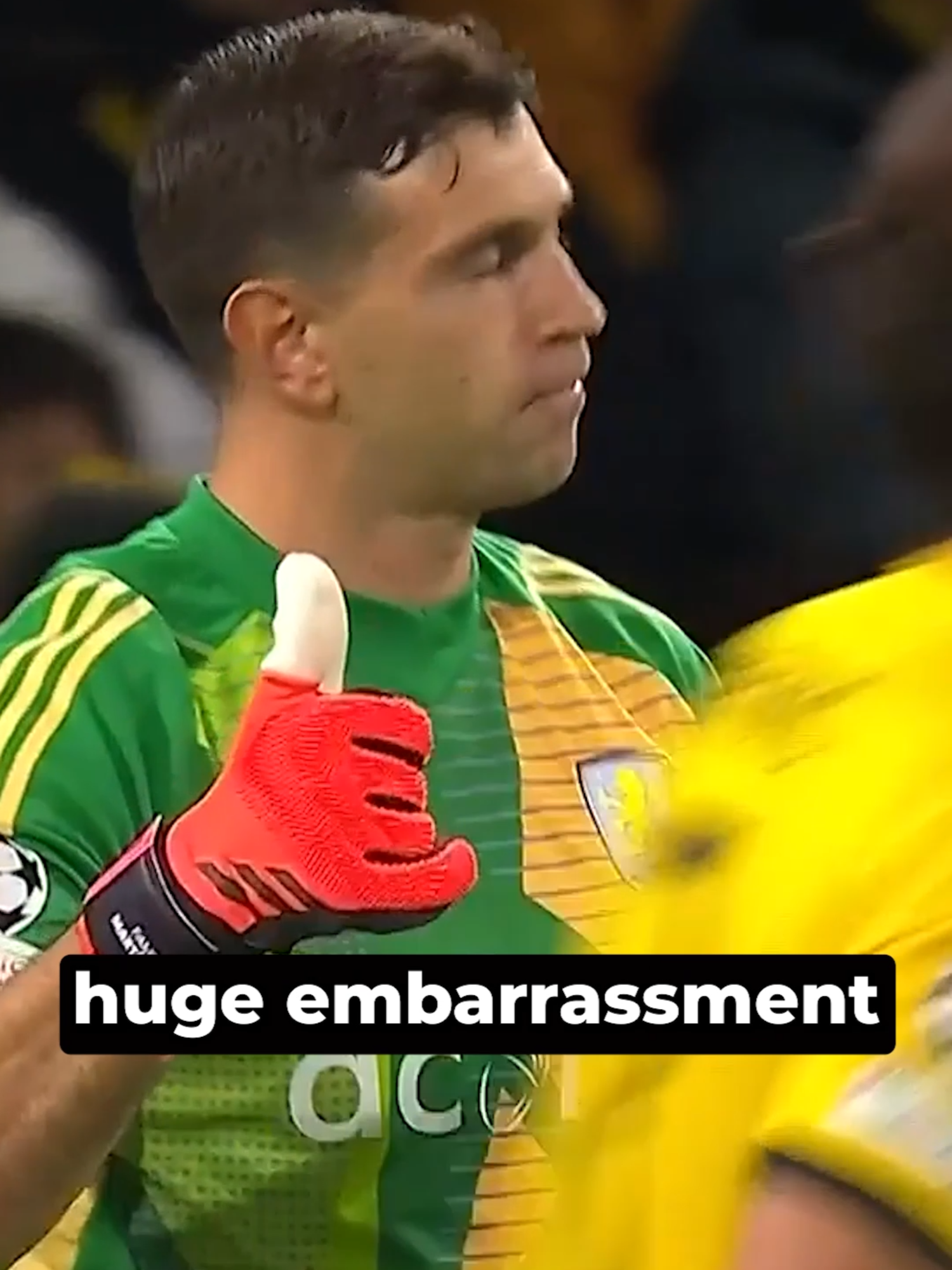 Dibu Martínez Made a Fool of Himself  #football #dibumartinez #goalkeeper