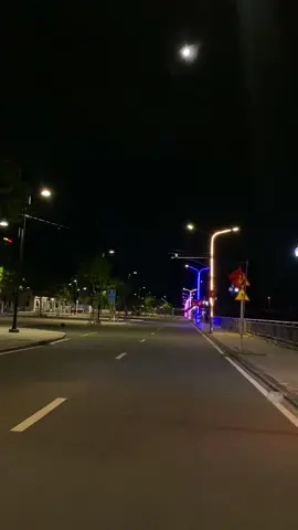 …….. Mọi thứ rồi sẽ qua, chỉ kỷ niệm là ở lại. Đó là lý do tôi luôn thich chụp ảnh, quay video . để lưu giữ những điều mà thời gian không thể giữ giùm. không phải để sống ảo hay lý do gì khác …Chỉ là… mọi thứ trôi nhanh quá. Và tôi sợ mình sẽ quên.