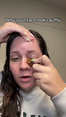 ✨ Lymphatic drainage without the gua sha?! 👀 This contour brush is my new secret weapon for de-puffing my face in minutes 💆🏽‍♀️ No oils, no mess—just gentle brushing that sculpts my jawline, reduces bloating, and leaves my skin glowing. 💖 Perfect for tired mornings, snatched selfies, or when my face needs a lil reset. 📦 Available now on TikTok Shop! #LymphaticBrush #FacialMassage #ContourHack #TikTokMadeMeBuyIt #DePuffRoutine #JawlineCheck #FaceTools #SkincareTikTok #TikTokShopFinds
