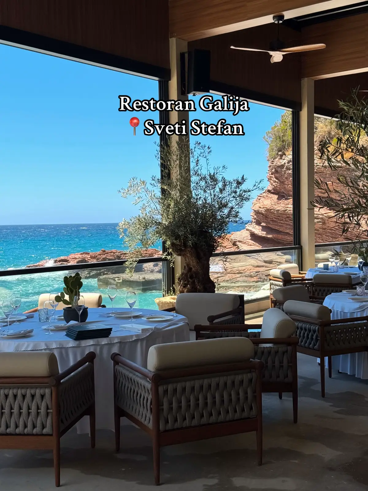 Galija je svake godine obavezna adresa u Crnoj Gori - spoj autentične prirode, udobnosti i šik mediteranskog stila. Idealno za uživanje tokom dana ☀️🌊  Ove godine je otvoren i novi restoran Galija, smešten tik uz more, koji pruža potpuno novo gastronomsko iskustvo 🍽️🌊 📍Plaža Galija & Galija Beach Restaurant & Lounge, Crvena Glavica, Sveti Stefan, Montenegro 🇲🇪  #galijabeach #svetistefan #montenegrobeach #crnagora #crnagora🇲🇪 