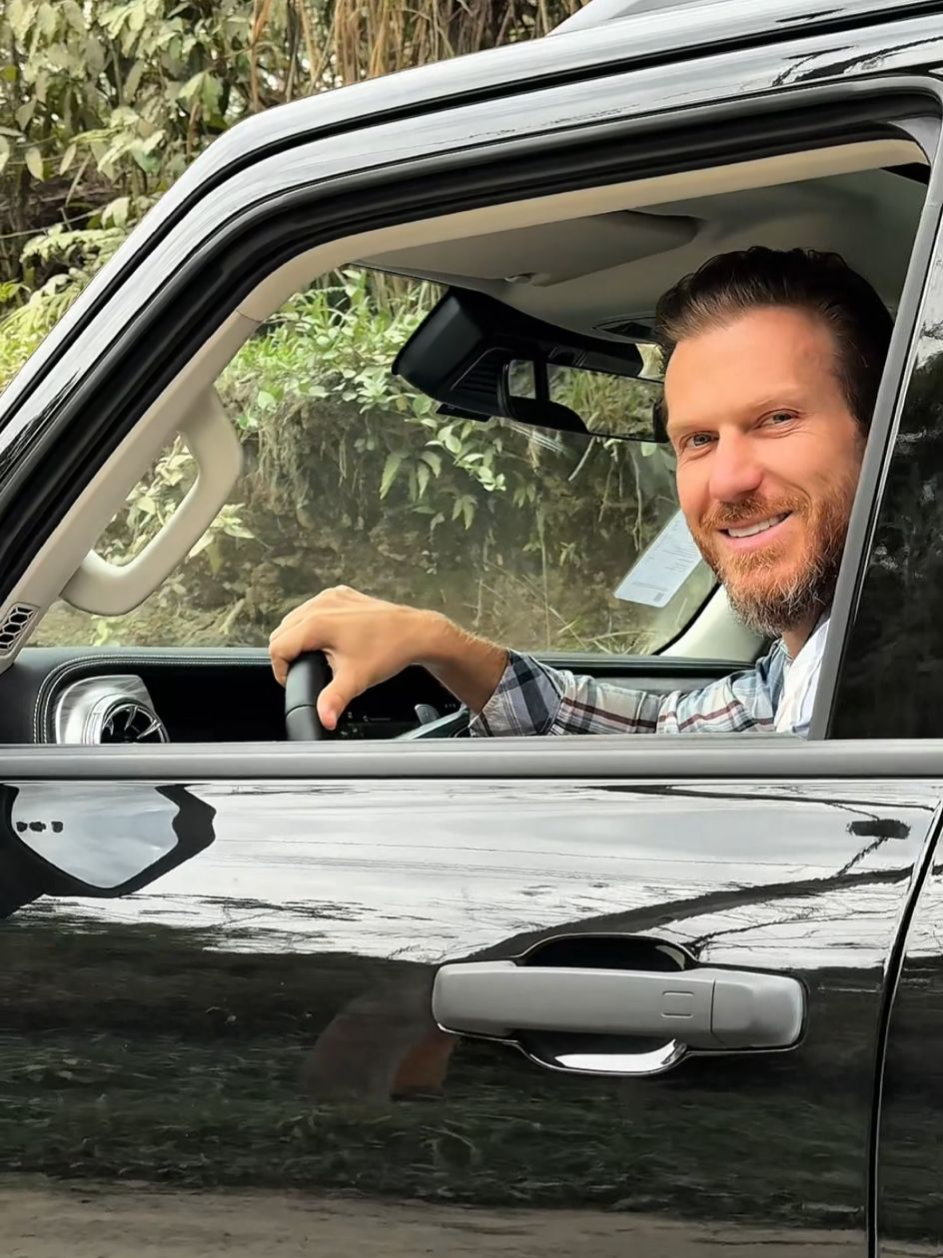 Não é só sobre um carro. É sobre o prazer de dirigir algo que entrega potência, conforto e presença. O GWM Tank 300 me conquistou pelo design, mas foi no volante que eu entendi tudo que ele oferece. Um SUV que impressiona por fora e surpreende por dentro.  @gwmbrasil #GWMTank300 #4x4 # híbrido #GWM #publicidade