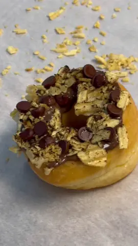 🚨 DETROIT COLLAB ALERT 🚨 I’m so excited to present the Better Made Potato Chips x Donut Villa collab — and it’s for a great cause! 🥔🍩 We have been working hard behind the scenes, cooking up this collaboration for you guys to try. From now until Sept 1, you can grab 2 limited-edition donuts that raise funds for Gleaners Food Bank ❤️ 🍩 Donut #1: Chocolate glaze + Kringle Better Made potato chips + chocolate chips 🥜 Donut #2: Peanut butter icing + Better Made pretzels + caramel drizzle 🎉 To celebrate the launch, I’ll be at Donut Villa on Aug 19th at 8 AM! The first 30 people who purchase 4 or more collab donuts will score a special Detroit swag bag 🏙️ Let’s make these donuts go viral and help feed our community 🙌 📍 5875 Vernor Hwy, Detroit, MI 48209