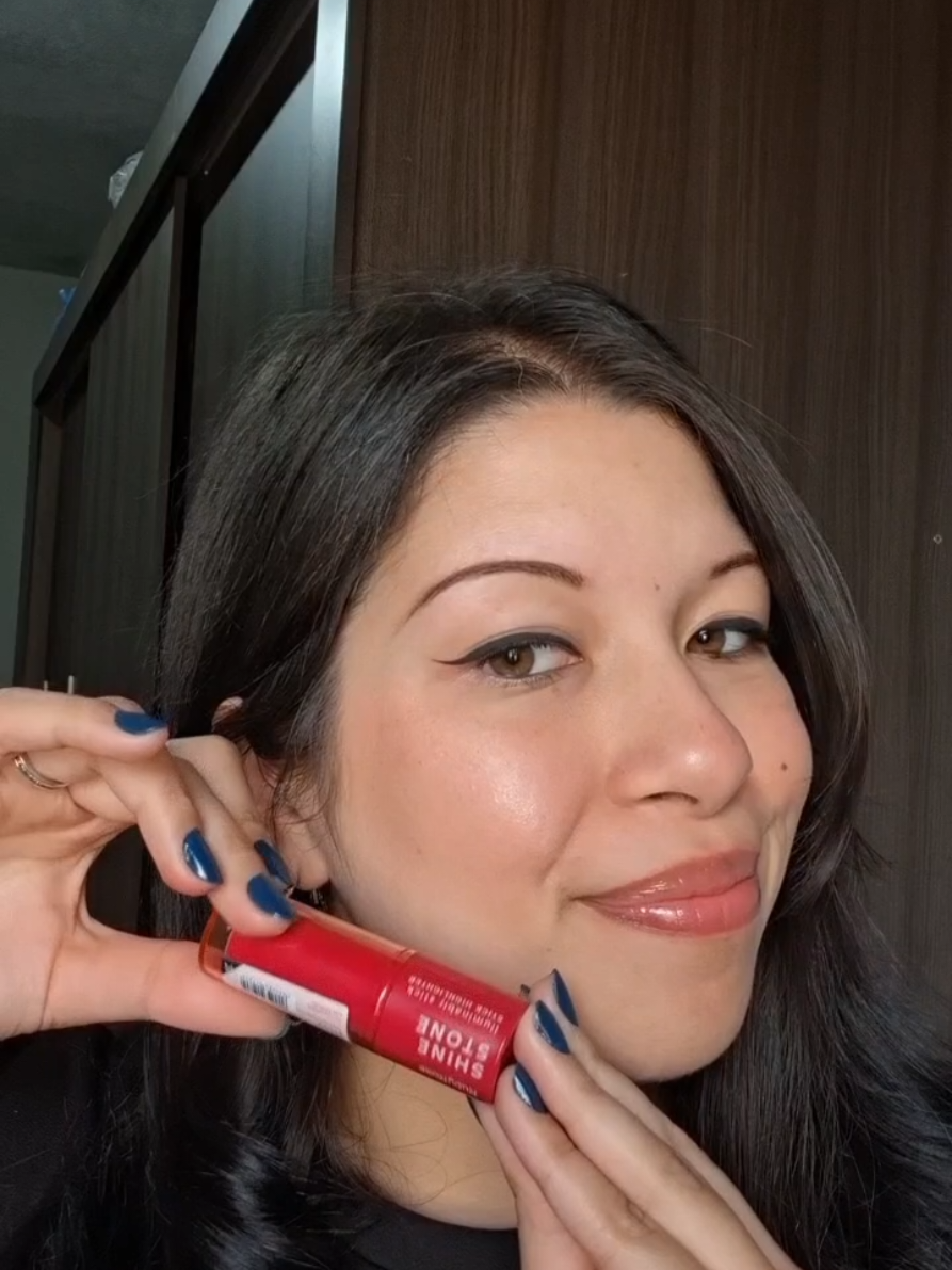 Chocada, passada com esse tanto de brilho do iluminador da @Ruby Rose Maquiagem ✨️ #maquiagemtiktok #makeup #maquiagem #makeuplooks  #maquiagembrasil #iluminador #rubyrose 