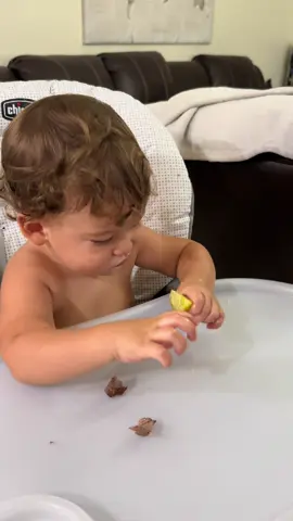 I absolutely hate pickles, but his dad loves them, so I told him to let him try it and ofc he loves them 🤣💚 #pickles #pickletok #firsttimetrying #babyeating 