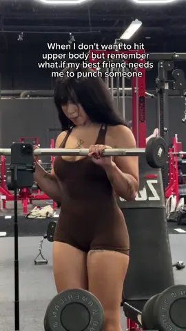 anything for my bestie  #gymgirl #gymmotivation #gymtransformation #musclemommy #cosplayer #berserk #anime #muscles 
