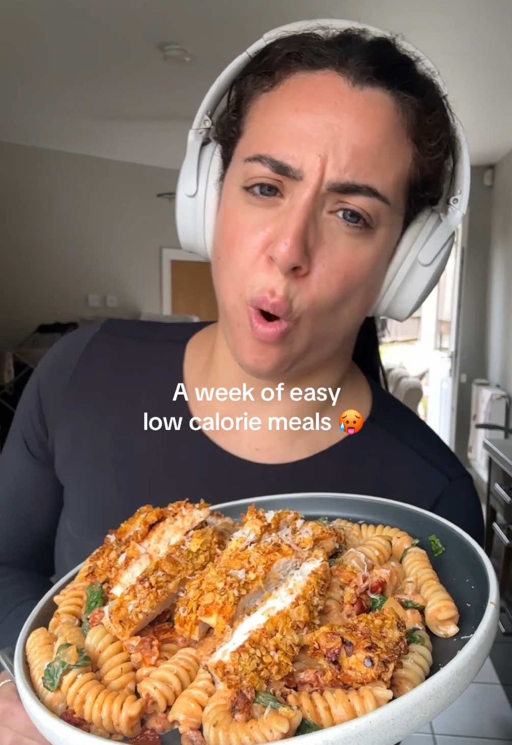 A week of easy low calorie and high protein meal ideas to make dinner times stress-free 🤝 ‼️ The first 500 people get your first month on my recipe app for just 99p!! Use code HUNGRY & access it using the link in my bio 🫶 The meal plan ⬇️ ✨ Crispy marry me chicken pasta ✨ Peppercorn steak mashed potatoes  ✨ Cheesy peri chicken loaded potatoes ✨ Mexican steak burrito ✨ King prawn pad Thai ✨ Taco beef loaded fries ✨ 60g protein chicken salad ✨ Honey bbq chicken Mac and cheese Which one would you try first? 💕 #mealideas #mealprep #easydinner #highprotein #EasyRecipe #pasta #DinnerIdeas 