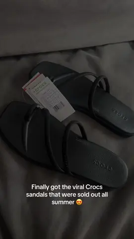 I am about to order all the other colors before they sell out again 🤭  #crocs #crocssandals #crocs #summersandals #fashionfinds #fyp #crocs4life 