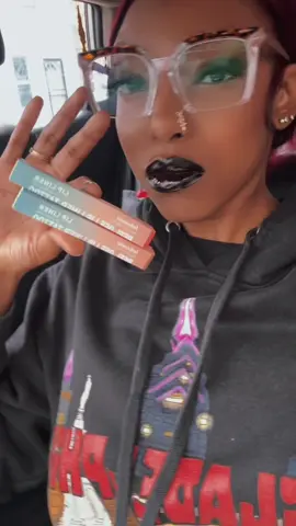Love a good lip stain liner 😍😍😍😍😍#CapCut #influencer #philly #femoftictok🌈 #foryoupageofficiall #foryoupage #wlw🏳️‍🌈 #phillytiktok #trendingvideo #lebiansoftiktok🏳️‍🌈🌈 #fyp #wlw 