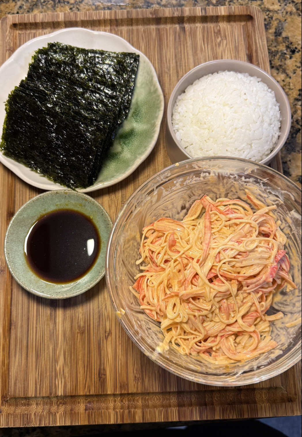 These handrolls were so easy to make! Took me like 10 mins total lol #handroll #EasyRecipes #DinnerIdeas 