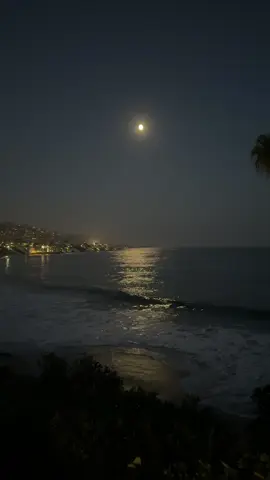 laguna beach, california #z013spov #macdemarco #moon #moonlight #aesthetic #moonlightontheriver #aesthetic #california #lagunabeach #socal #beach #ocean #fyp #foryou #foryoupage #xyzbca #xyzcba 
