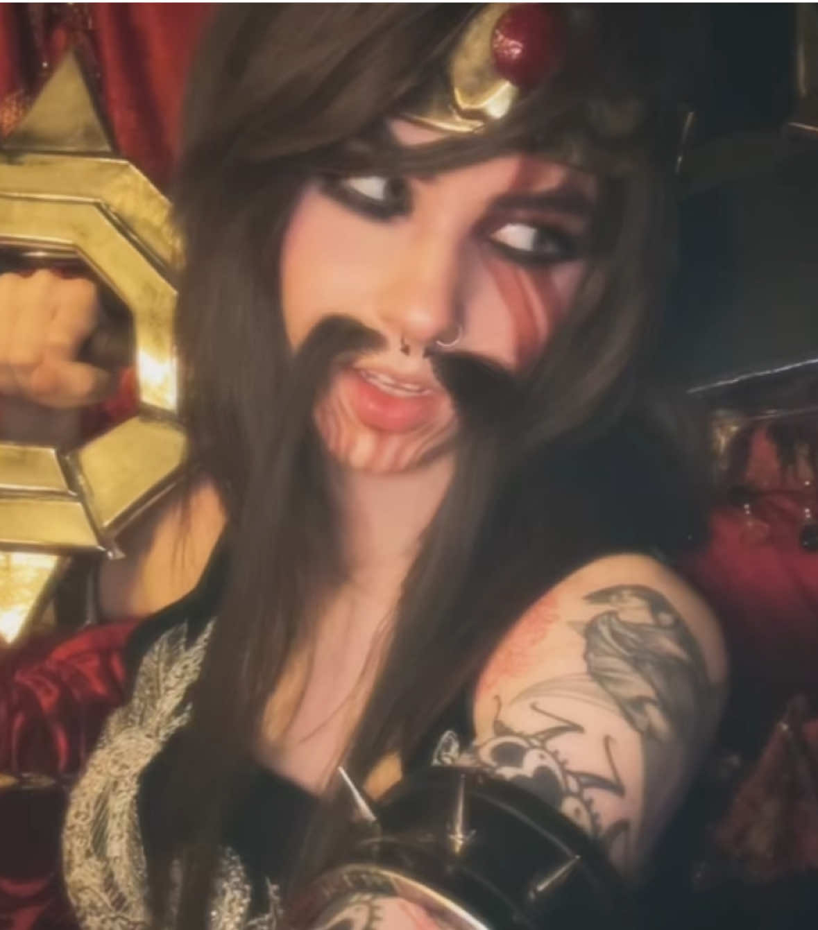 Who wants some draven?? #draven #leagueoflegends #dravencosplay 