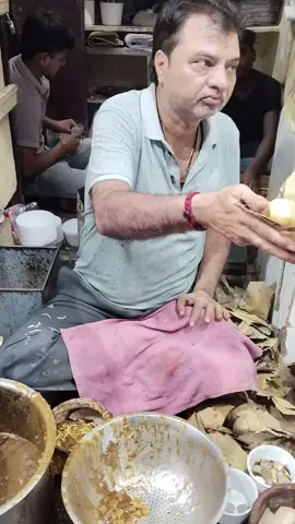 Katchori jo sirf pet nahi, dil bhi bhar de! 💥 Laali Changani ka Club Katchori – asli legend of thela food! #foodbloggers #Foodie #indianstreetfood #flavorexplosion #chaatlove 