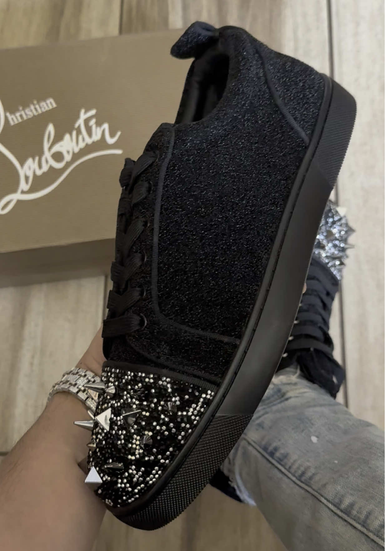 Red Bottoms 😍 #viral #fyp #luxury #legit #sneakers #designer #explore #blowthisup #trending #explorepage #luxuryshoes #alucines📿🧿🙈  #christianlouboutin
