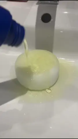 Bleachy suds  #fyp #foryou #CleanTok #cleaning #sudsycleaning #sudsy #soap #soapasmr #cleaningproducts #cleaningtherapy #bubbles #asmr #sudsyasmr #sudsycleans #foruyou #dirtysink #cleaninghacks #asmrvideo #shavingfoam 
