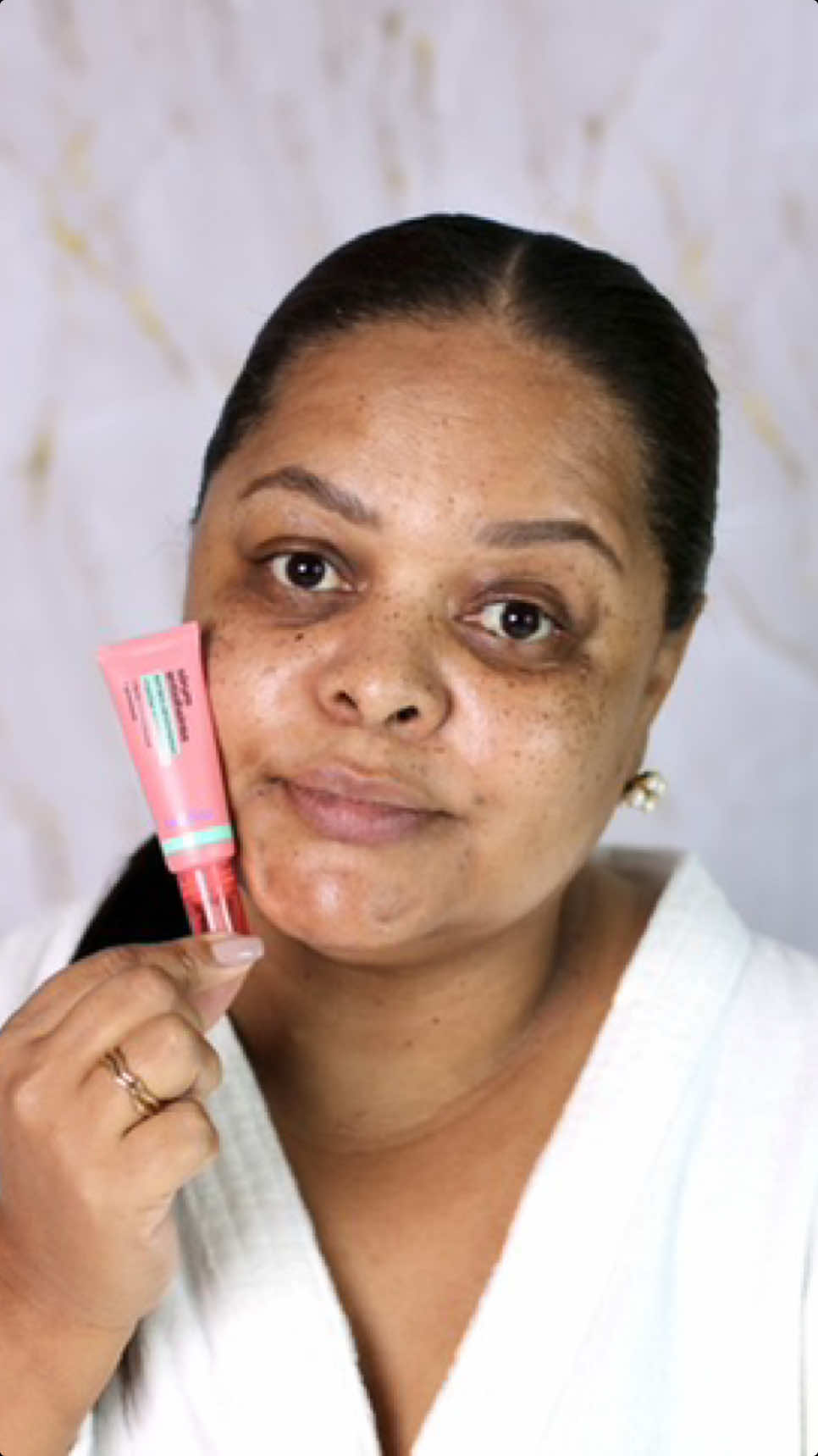 A @sallve trouxe a solução para olheiras para nós que temos as olheiras pigmentadas! O Sérum Antiolheiras possui uma fórmula com ativos poderosos, unindo o melhor para suavizar inchaço, bolsas e linhas finas, além de reduzir e prevenir olheiras vasculares e pigmentares. Aproveite pra garantir o seu com meu cupom SANDRAPORTO10 e ganhe 10% de desconto em compras acima de R$149 no site, por tempo limitado. Tudo que a gente merece, a Sallve traz! Publicidade #sallve #sallveskincare