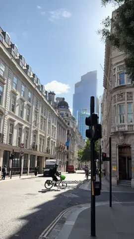 Favourite part of my day is my morning walkies #livinginlondon #aussieinlondon #corporatestruggles #corporategirlies #banklondon #workinginlondon #cityoflondon 