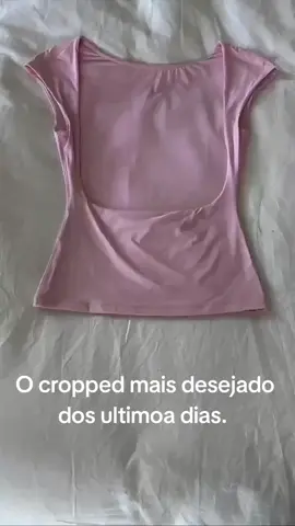 Cropped costa nua perfeito para arrasar com estilo e conforto. Modelagem que valoriza o corpo com tecido de alta qualidade. Versátil, moderno e com frete grátis. #CroppedFeminino #ModaVerão #roupacostanua 