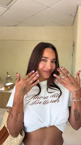 Forever hasta viejitas 🫶🏽🤍 7 añitos juntas. Así se ve una cita de uñas con mi @Danila Vassallo 🐅 #beigeaesthetic #nailartinspo #beigegirls #beigestudiopr 