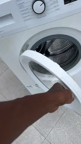 Nous avons une variété de literie : matelas (mousse, mémoire de forme, ressorts), sommiers, lits, têtes de lit sur mesure, notamment pour les particuliers, l’hôtellerie, le yachting et le médical  