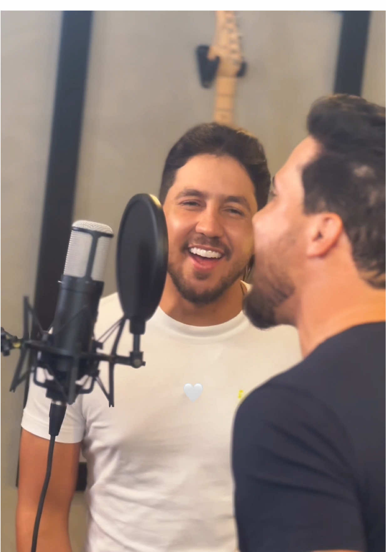 “É porque não era você”, fi do cuscuz!! 😮‍💨💔 Já ultrapassamos a marca de +  DE 1 MILHÃO DE VIEWS NO YOUTUBE, vai lá conferir!! 🫶🏼 #arrocha #forro #amor #iguinhoelulinha #mikaelsantos #naoeravoce #sofrencia 