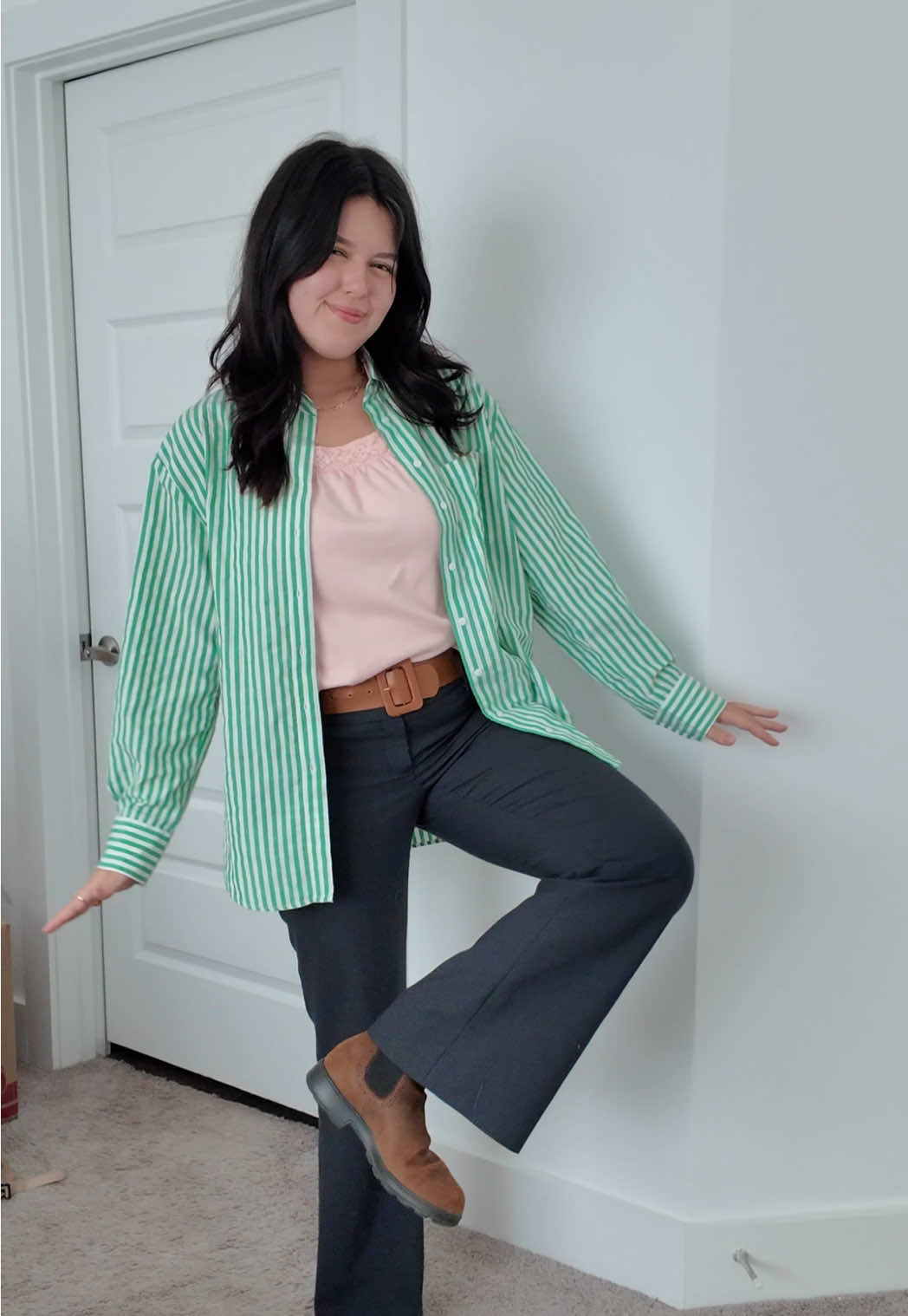 What I wore to work today 🌷🌷 always love the pink and green combo!  Green striped shirt @Stradivarius  Tank top and trousers: thrifted (trousers are the limited brand) Shoes: @Blundstone USA ofc  #officefashion #OOTD #outfit #corporategirlies #outfitinspo 