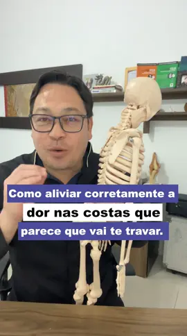 Os exercícios de mobilidade e fortalecimento do core podem ajudar a melhorar a dor na coluna lombar. O core, que inclui os músculos abdominais, lombares, pélvicos e da região do quadril, desempenha um papel crucial na estabilização da coluna vertebral e na distribuição adequada da carga durante os movimentos. Ao fortalecer o core, é possível reduzir a pressão sobre a coluna lombar, melhorar a postura e a mobilidade, e consequentemente, aliviar a dor.  Como a mobilidade e o fortalecimento do core podem ajudar na dor lombar: Estabilização da coluna: Músculos do core fortes e ativos atuam como uma cinta natural, proporcionando suporte e estabilidade à coluna lombar.  Redução da pressão na coluna: Um core forte ajuda a distribuir o peso corporal de maneira mais uniforme, reduzindo a carga excessiva sobre a região lombar.  Melhora da postura: O fortalecimento do core contribui para uma postura mais ereta e alinhada, o que pode aliviar a tensão na região lombar.  Aumento da mobilidade: Exercícios de mobilidade ajudam a melhorar a flexibilidade e a amplitude de movimento da coluna, permitindo movimentos mais amplos e sem dor.  Prevenção de lesões: Uma coluna lombar mais estável e forte é menos suscetível a lesões causadas por movimentos bruscos ou sobrecarga. #dor #dornascostas #lombalgia #herniadedisco #ciático #fisioterapia #saude 
