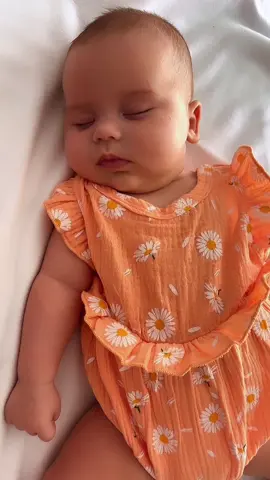 Makes me broody again 🫶🏼✨ #throwback #baby #newborn #sleepybaby #sleepy #babygirl #daisy #cutebaby #newbornbaby #memories #mygirl #mylove 