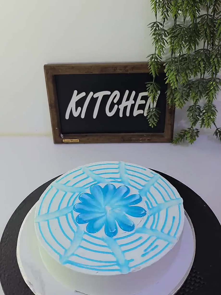 design a Cake with blue line#birthday #yummyfood #cake #viral_video #cakedecorating 