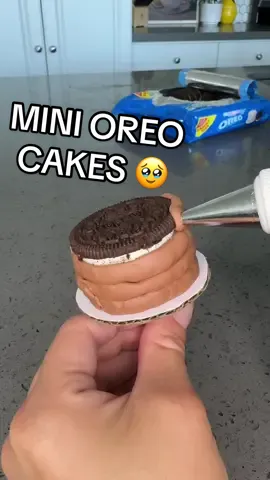 Mini Oreo cakes 🥳 #cake #cakedecorating #mini #fyp