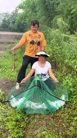 #OutdoorFishing #CatchingFishandShrimp #fishcage 