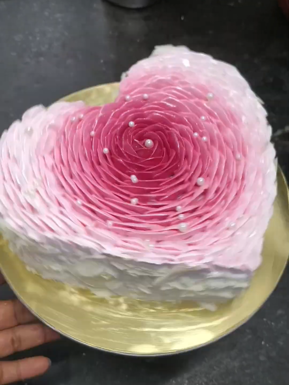 heart shape cake tutorial easy decoration ideas#chocolate #cake #yummyfood #tik_tok #designtok #cakedecorating #viralditiktok #birthday #design #tiktok #viral_video #amazing #heart #loveyou 