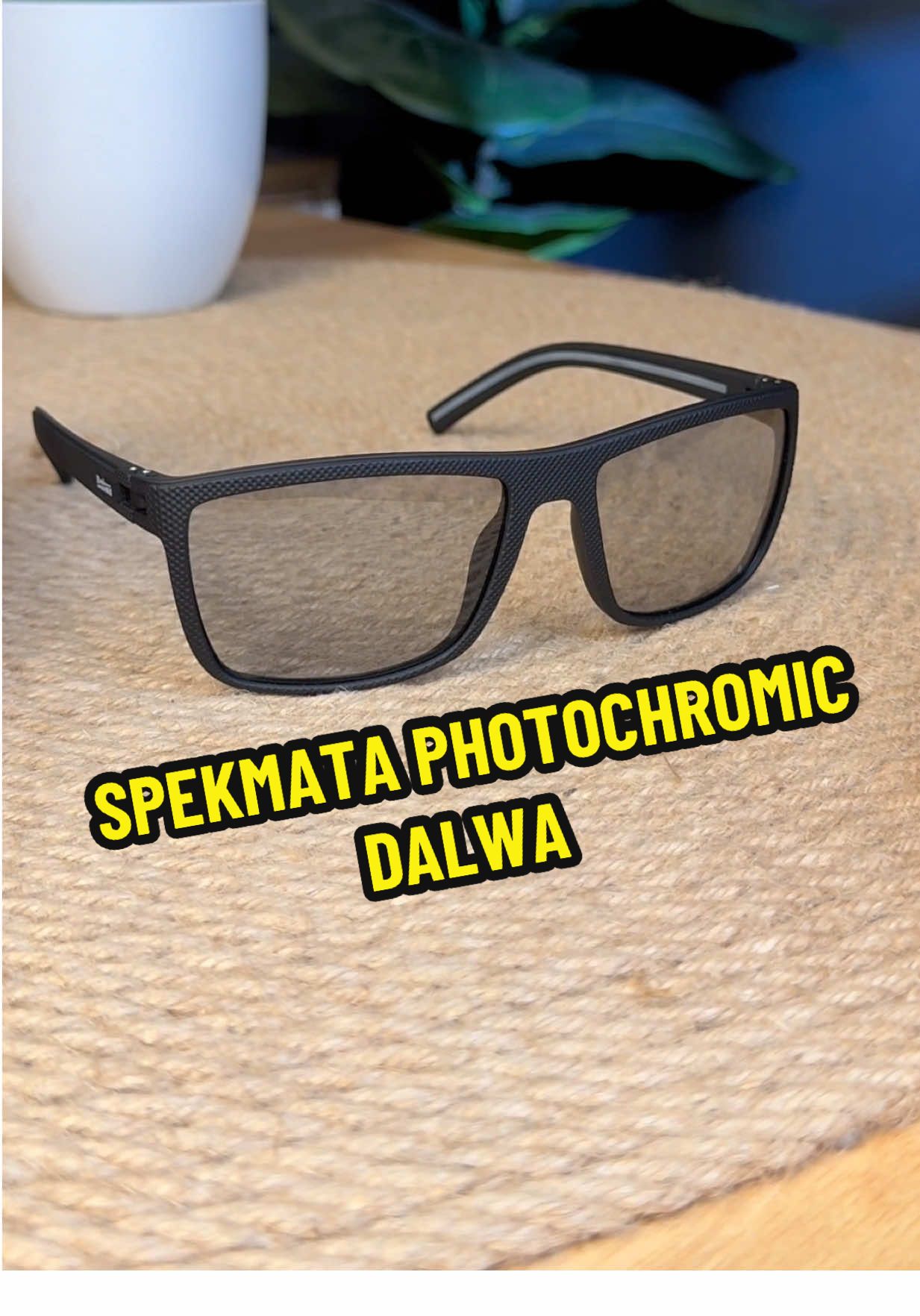 MENYALA BOSKU🔥 KACAMATA PHOTOCHROMIC DARI DALWA DESIGN SMART✅ LASAK✅ SILAU✅ CALAR✅ UV400✅ CERMIN AUTO GELAP✅ MAMPU MILIK✅ #dalwapro #dalwa #kacamata #spekmata #sunglass #cerminmata #cerminmatalelaki @Dalwa Pro #CapCut 