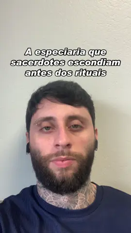 🌿 A Especiaria que Sacerdotes Escondiam Antes dos Rituais — 1️⃣ Origem histórica 	•	A noz-moscada é originária das Ilhas Banda, na Indonésia, e já foi tão valiosa que no século XV era vendida pelo preço do ouro. 	•	Povos antigos como egípcios, persas e hindus usavam pequenas doses em rituais de conexão espiritual, alegando que ela abriria a “porta interna”. 	•	Documentos medievais relatam que certas ordens religiosas europeias a proibiam para leigos, alegando que “alterava a pureza do espírito” se usada sem preparo mental. ⸻ 2️⃣ Efeito oculto e energético 	•	Na visão esotérica, ela é considerada um condutor energético: amplifica a energia vital (prana ou chi) e torna a mente mais receptiva a insights. 	•	No xamanismo malaio, acreditava-se que ela podia afinar a frequência da consciência, permitindo diálogo com espíritos ancestrais. 	•	Em tradições ocultistas, é associada ao elemento fogo e ao chakra frontal (ajna), responsável por visão intuitiva. ⸻ 3️⃣ Ação no corpo e na mente (científico + místico) 	•	Contém miristicina, composto que, em doses específicas, provoca alteração perceptiva e sensação de expansão mental. 	•	Estimula circulação cerebral e libera substâncias que aumentam a produção de serotonina e dopamina. 	•	Pode induzir estados de ondas cerebrais alfa e teta, que são as mesmas ondas registradas em monges durante meditação profunda. ⸻ 4️⃣ O motivo do segredo 	•	Conhecimento restrito significa poder restrito. 	•	Permitida apenas a iniciados treinados, para evitar “abertura” descontrolada de percepção — e também para manter a população dependente da autoridade dos sacerdotes. 	•	Comerciantes e governantes da antiguidade também usavam o controle do comércio da noz-moscada como forma de riqueza e dominação cultural. ⸻ 5️⃣ O lado sombrio 	•	Em doses altas, pode causar confusão mental, náusea e até delírios — por isso era dada apenas sob supervisão. 	•	Essa toxicidade leve em excesso era usada como argumento para mantê-la longe do povo, reforçando o mito de que “apenas sacerdotes poderiam lidar com tal poder”. ⸻ 6️⃣ Conexões modernas 	•	Hoje a noz-moscada é vista apenas como tempero culinário, mas ainda mantém seu potencial energético se usada em forma pura e não processada. 	•	Pesquisas modernas indicam que ela contém antioxidantes potentes e propriedades neuroprotetoras — justamente o que as tradições chamavam de “proteger a mente”. (⚡ Sua mente é a chave… saiba como 👉 Link na bio)