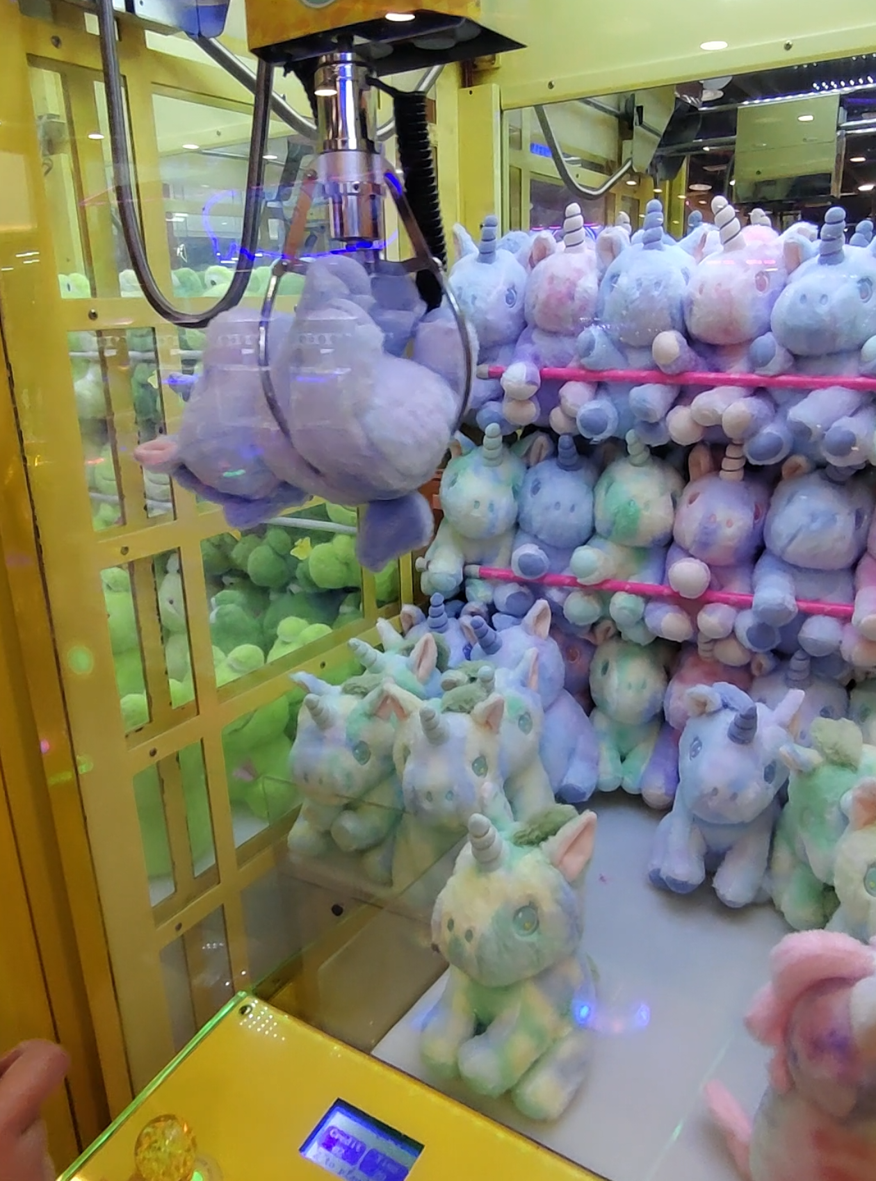 I really, really want this purple unicorn 🦄💜 #clawcoupleph #TomsWorld #ClawMachine #ClawMachinewins #Unicorn #fyp #fypシ゚ #Winner 
