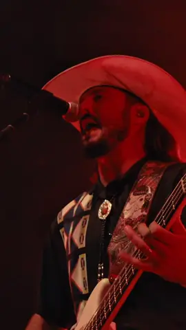 Maybe we should fuq around and drop a full version? Might even remember all the words 🦇🤘  #ripozzy #nomoretears #countrymusic #heavymetal #fyp 