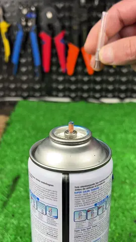 Coloquei uma agulha 💉 no spray e esse foi o resultado 😱👏 #diy #tips #ideias #solucoes #dicas