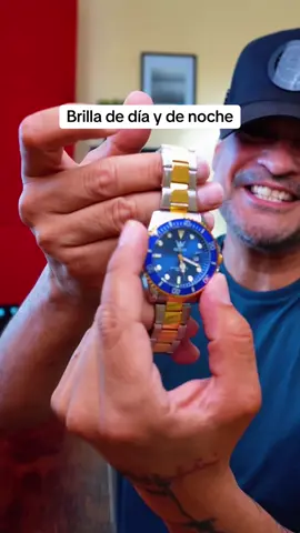 Reloj OLEVS azul con dorado para hombre. Acero inoxidable, resistente al agua, carátula luminosa, bisel giratorio y herramienta para ajuste de talla incluida. Lujo y estilo por menos de lo que imaginas. #relojes #relojeshombre #accesorioshombre #modahombre #relojesdelujo #olevs #lujoparahombre #estiloparahombre #outfithombre