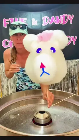 #fineanddandycottoncandy #cottoncandy #artistsoftiktok #bear #candy #funnyanimals #funfood 