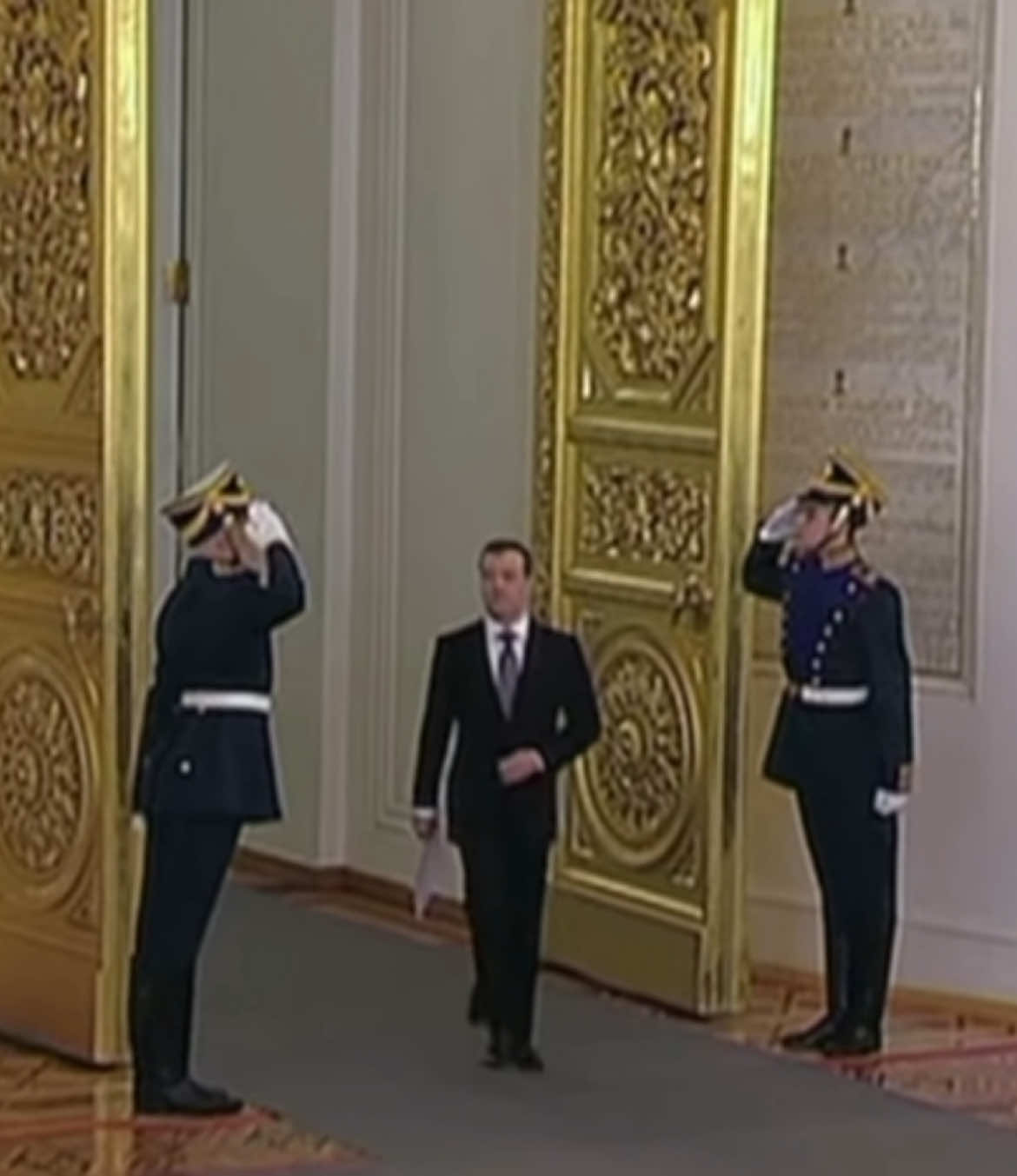 ảnh thả dáng ☺️ #medvedev #russia #trending #foryou 