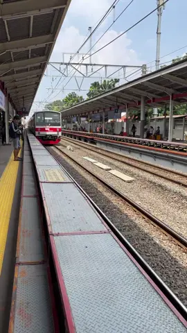 Stasiun Tebet! Commuterline Jabodetabek KRL Commuterline Commuterline Indonesia Kereta Api Indonesia KAI Kereta Rel Listrik Train Railfans Trainslover  #krl #kai #krl #commuterline # #keretaapi #commuterline #commuterlife #commuters #commuterlinejabodetabek #krlcommuterline #kai #keretaapiindonesia #keretaapikita #kereta #railfans #train #railfanskndonesia #railway #trainlovers #transportation #transportasi #transportasiumum #transportasiindonesia #transportasimaju #transportasidarat #trainlovers 