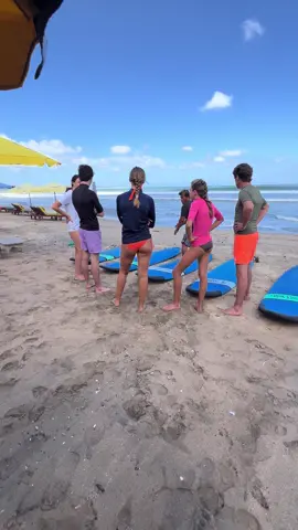 Belajar surfing di pantai kuta-legian bali #practice #beach #surf #ocean #bali #waves #beginner #fyp #fyppppppppppppppppppppppp 