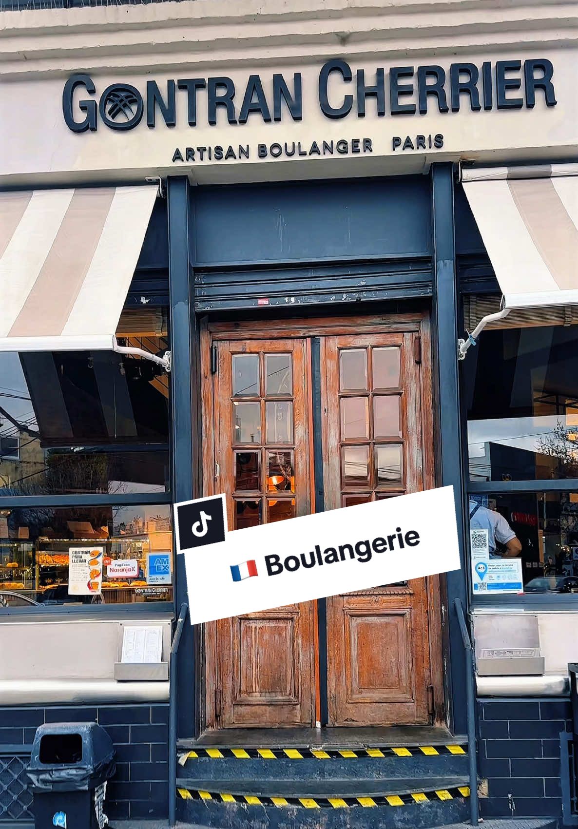 🇫🇷Gontran Cherrier en Palermo  📍 Malabia 1805 Después de mucho tiempo, el equipo de amigas del Wellness Fest volvió a encontrarse. Y el lugar elegido por unanimidad fue Gontran Cherrier, ese rincón de Palermo que nos transporta directo a París con cada bocado. 🇫🇷Hace seis años abrió en Palermo la primera franquicia de Gontran Cherrier, el reconocido pastelero francés que lleva su nombre a ciudades como Tokio, Singapur y Melbourne. Buenos Aires fue la primera en Latinoamérica, y hoy ya tiene cuatro locales en la ciudad. Hay ingredientes traídos de Francia, recetas tradicionales y una dedicación que se siente desde el primer momento. Éclair de pistache, croissant, tartelette au citron y auténticos macarons. Pero no es solo una pastelería: hay opciones de desayuno, brunch y almuerzo, con sándwiches, tartines, quiches, ensaladas. 😊Tomando un té o compartiendo un mate… nunca postergues reunirte con amigas, es ahí entren risas cuando nacen las mejores ideas y los sueños vuelan alto. #paris #pasteleria #opciones #palermo #te #merienda