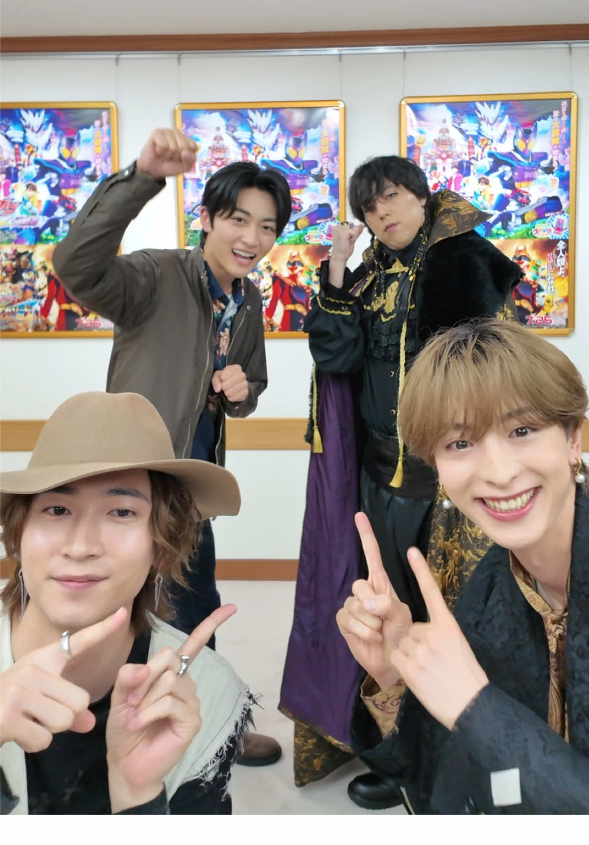 めちゃめちゃ豪華な #パラレルダンス 動画をお届けです✨️ #世界 さん #木村慧人 さん ありがとうございました😈🦷😈 @FANTASTICS  #日野くん照れてない？ #映画ガヴゴジュウジャー  #仮面ライダーガヴ #おすすめドラマ  #カリエス 様と博士 #クラープ 