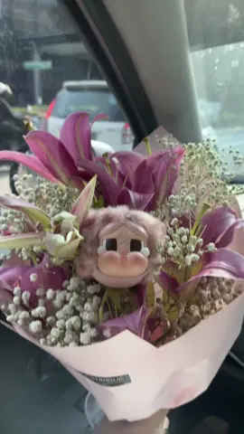 lilies + pink crybaby = aaaww 💗